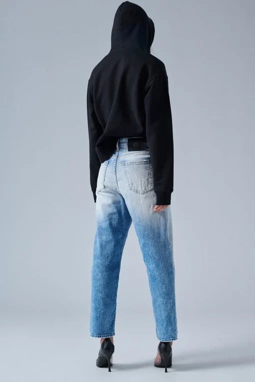 Icon Light Wash Boston Jeans